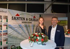 Ivana Dekkers en John van Wingerden van Santen & Gasille Makelaars gaan in De Lier een verdieping omhoog voor meer werkruimte. “Wij groeien mee met onze klanten.”